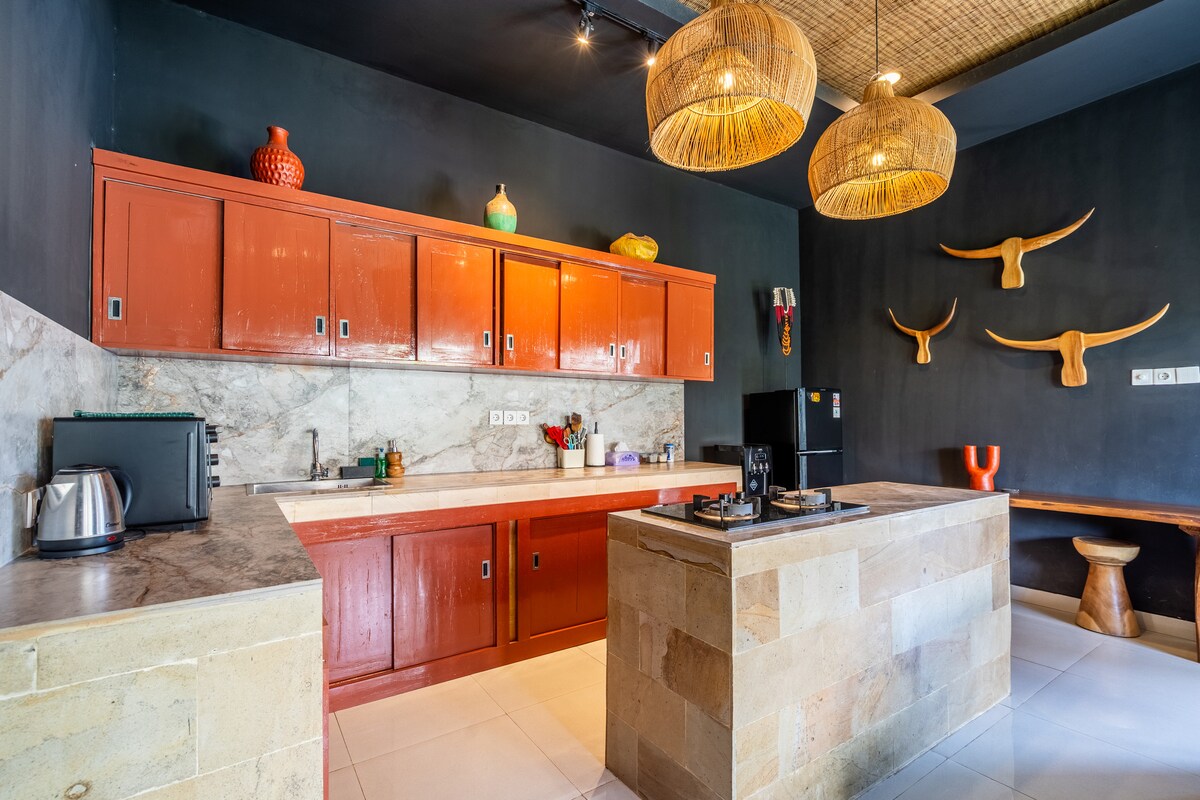 Serene Modern Poolside 3 Bedroom Private Villa in Canggu — image 9