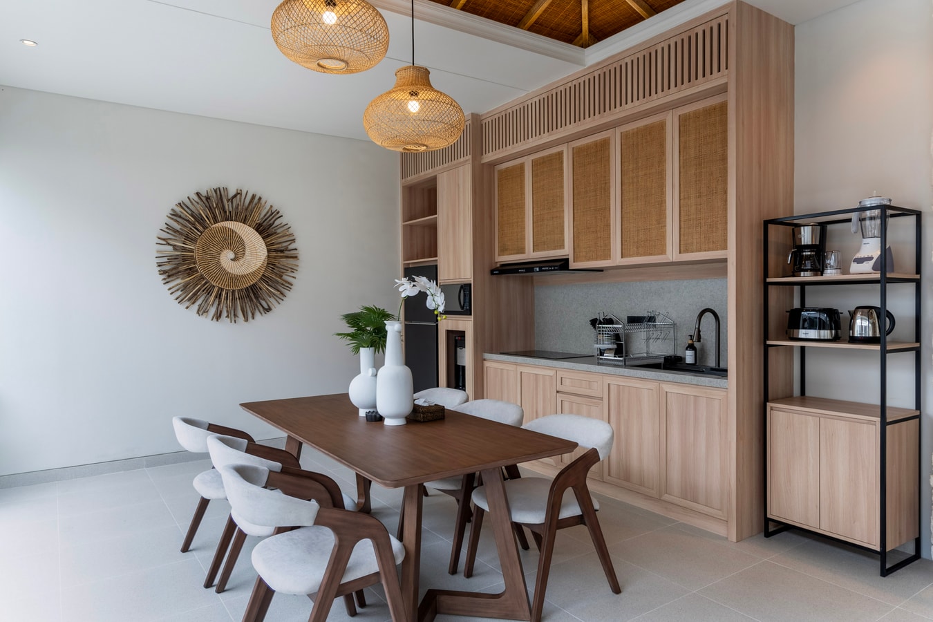 Deneva 9 - Pool Villa, Near Cafes & Berawa Beach in Canggu, Bali — image 5