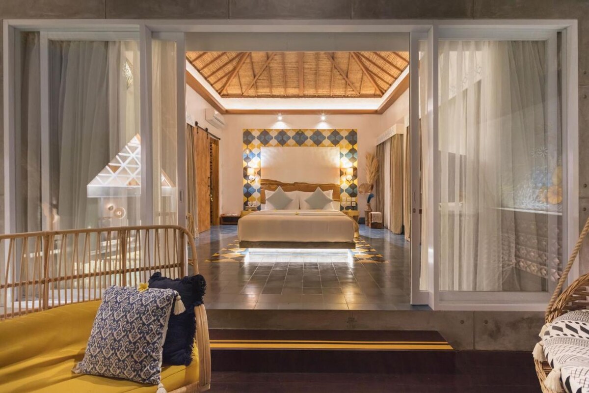 Teakwood Lush Retreat 2 Bedroom Private Villa in Canggu — image 9