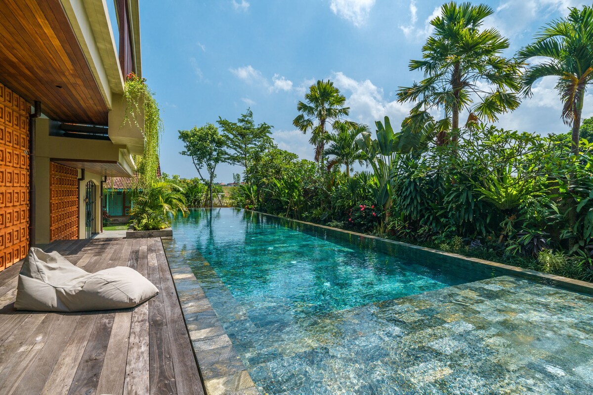 La Boheme Mansion — 8BR Villa Rental in Pererenan — image 1