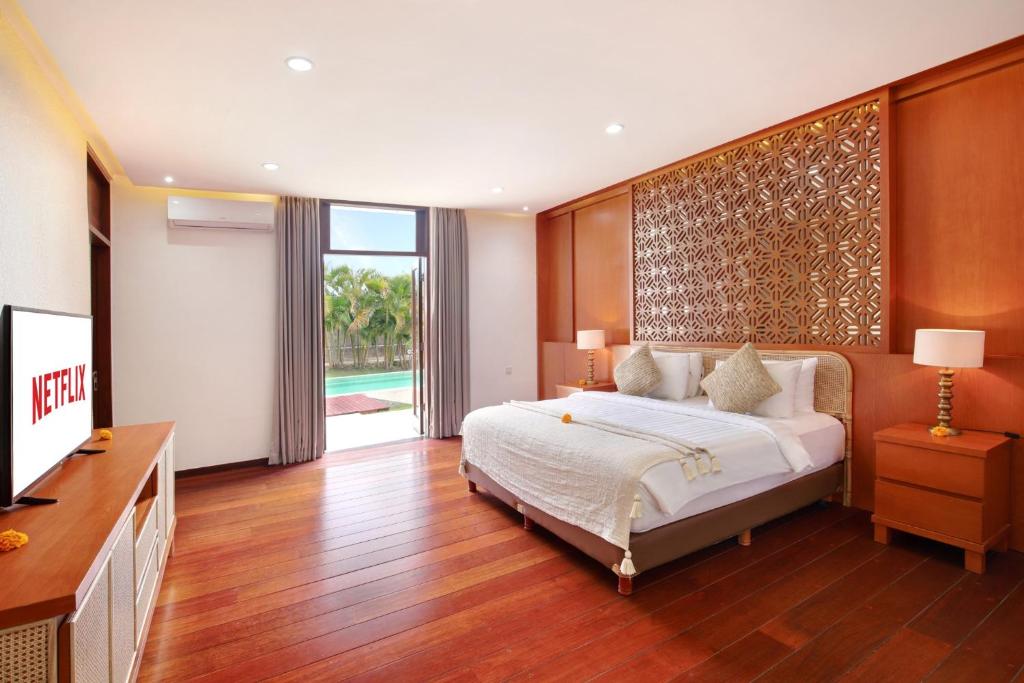 Luxurious Getaway Estate 5 Bedroom Private Villa in Canggu