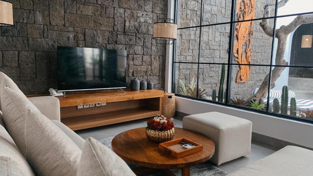 Beachside Surf Retreat 2 Bedroom Private Villa in Canggu — image 3