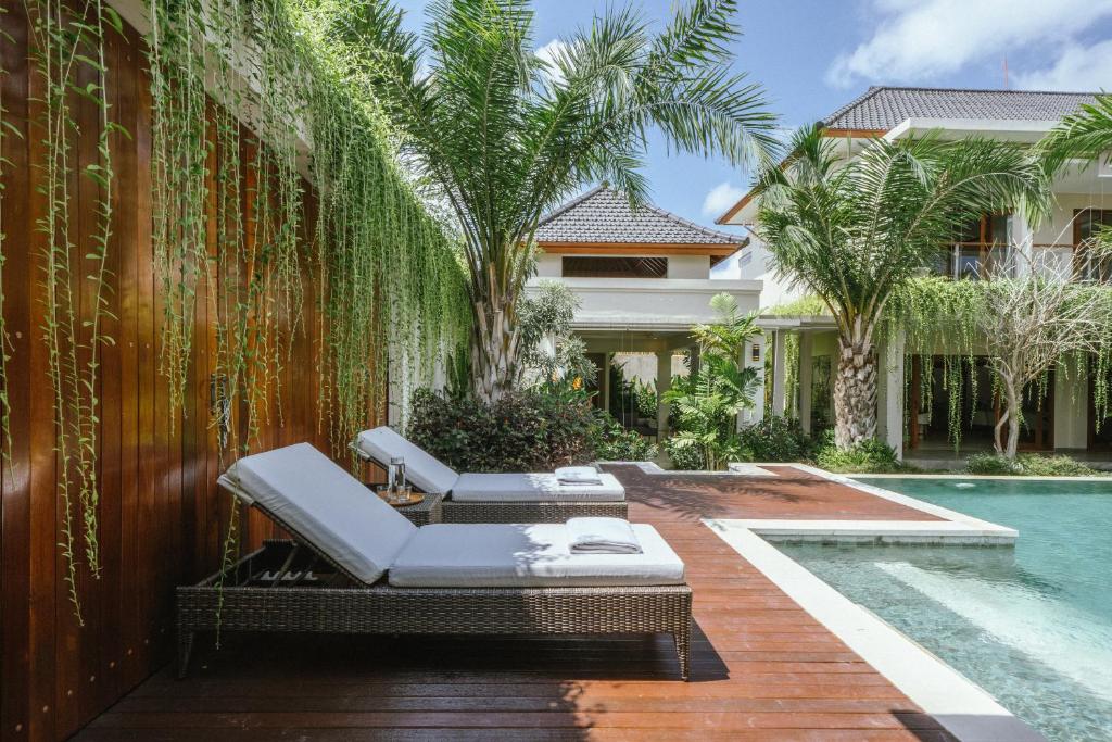 Spacious Tropical Estate 5 Bedroom Private Villa in Canggu — image 11