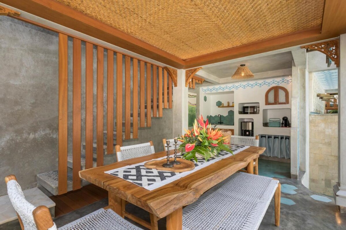 Teakwood Lush Retreat 2 Bedroom Private Villa in Canggu — image 4