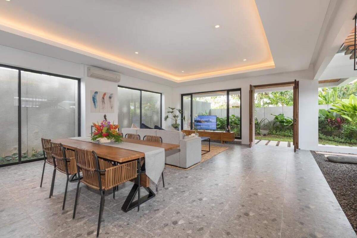 Superb Modern Estate 6 Bedroom Private Villa in Canggu — image 10