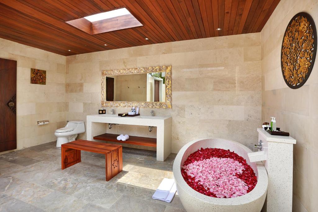 Serene Poolside Suite 1 Bedroom Private Villa in Jimbaran — image 7