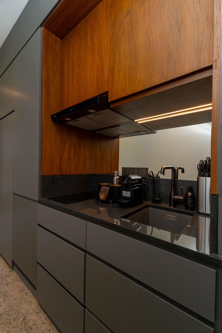 Stylish One-Bedroom Suite in Nuanu, Canggu in Canggu, Bali — image 9