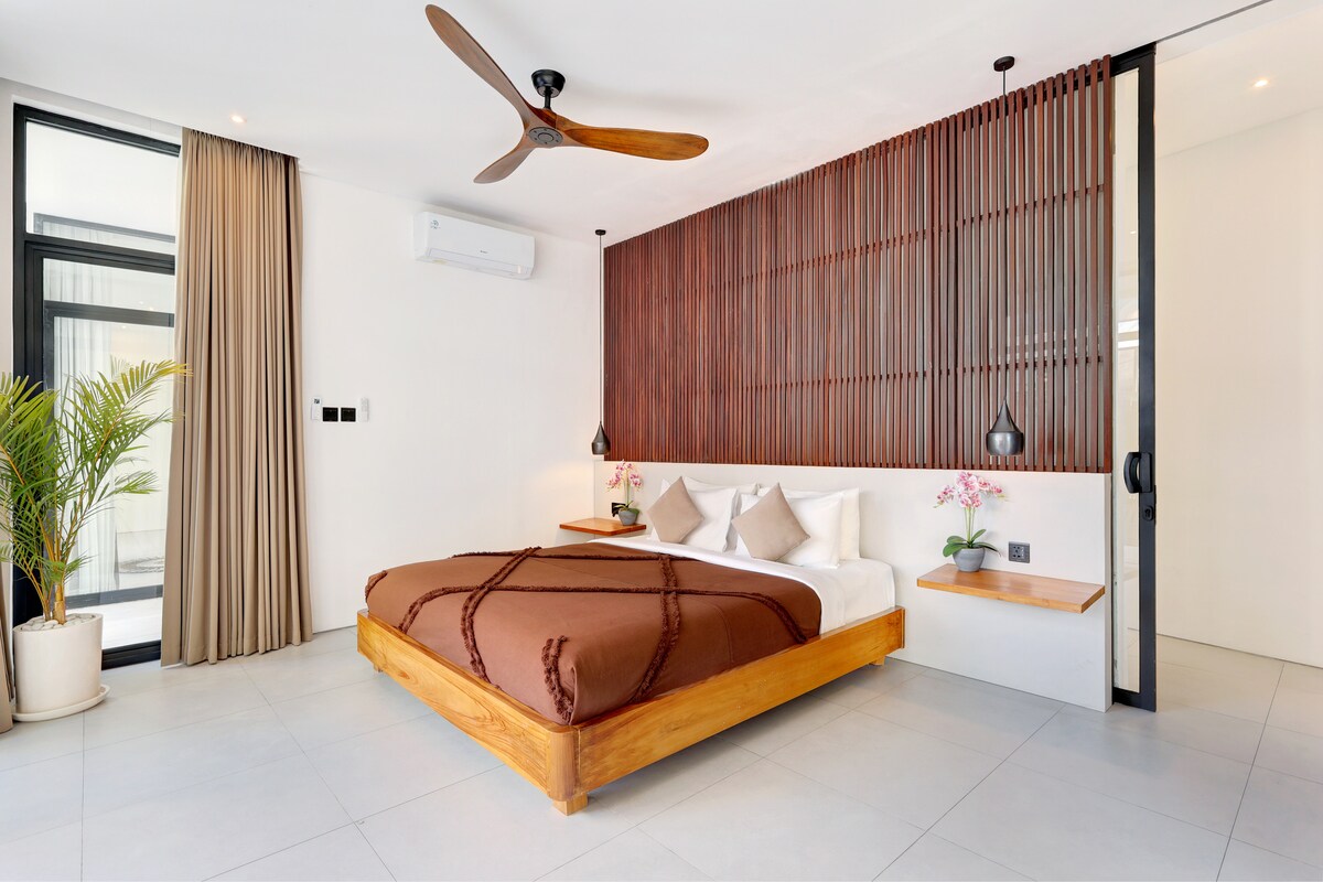 Twin Pool Retreat 4 Bedroom Private Villa in Canggu — image 6