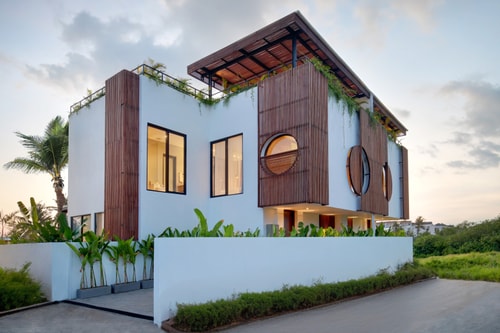 Artistic 4BR Coastal Villa w/ Infinity Pool & Sauna in Canggu, Bali — image 16