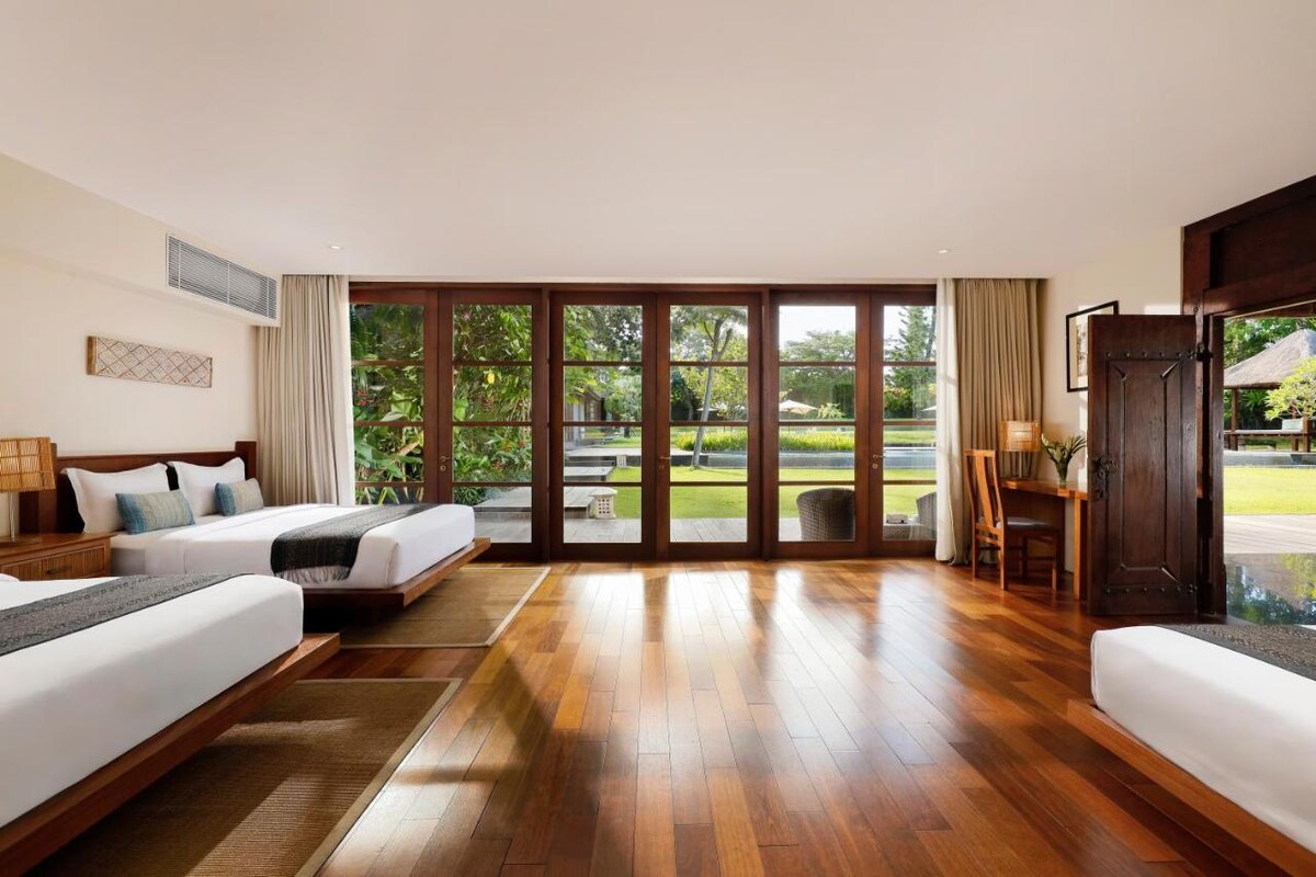 Grand Social Compound Private Villa in Canggu — image 11