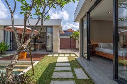 Solencia - 3BR Designer Villa with Pool & Bathtub in Jimbaran, Bali — image 14