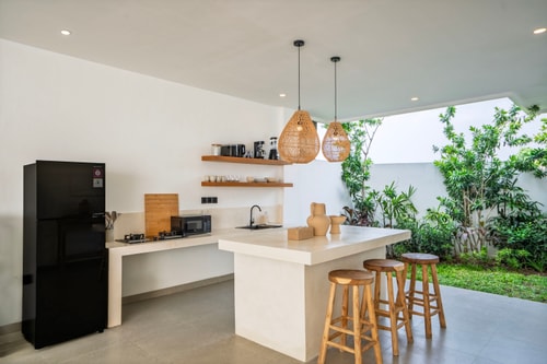 Modern Canggu 2BR Tropical Villa | Pool & Rooftop in Canggu, Bali — image 4