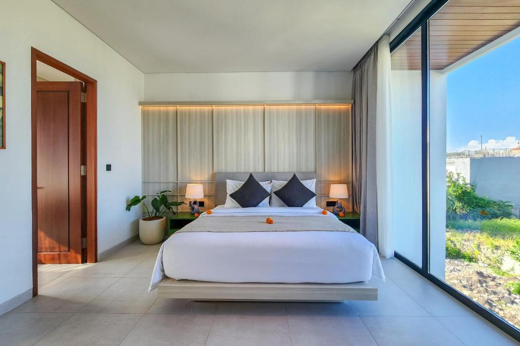 Airy Modern Hideaway 2 Bedroom Private Villa in Canggu — image 2