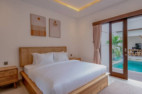 Hepha - 2 Bedroom Villa with Pool, Berawa in Canggu, Bali — image 2