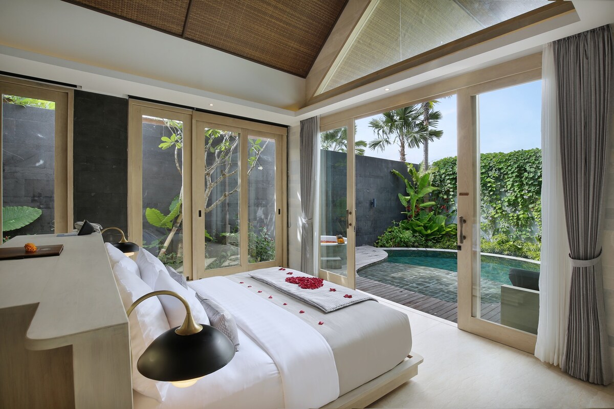 Romantic Honeymoon Escape Private Villa in Canggu — image 5