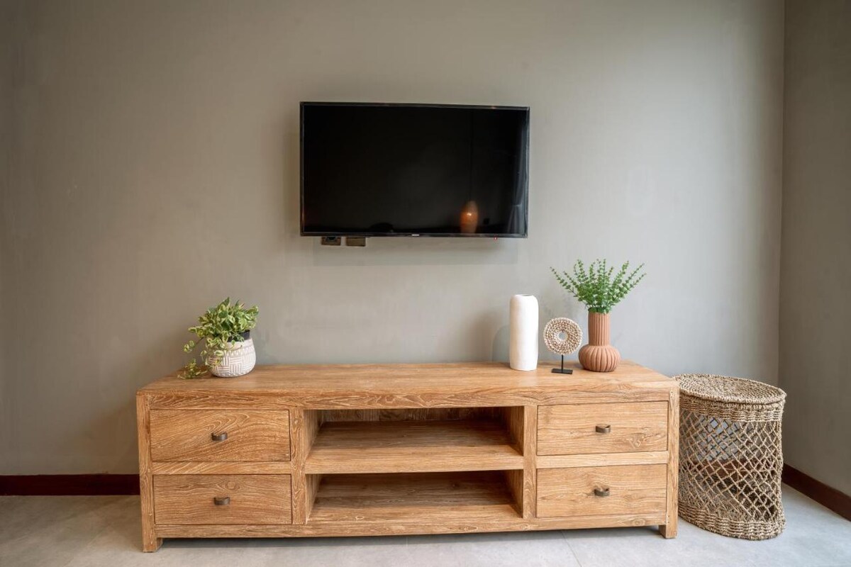 Simple Minimalist Calm 1 Bedroom Private Villa in Canggu — image 7