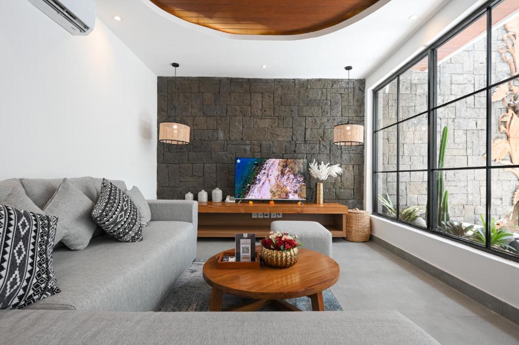 Beachside Surf Retreat 2 Bedroom Private Villa in Canggu — image 6