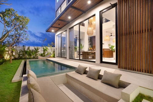 Artistic 4BR Coastal Villa w/ Infinity Pool & Sauna in Canggu, Bali — image 8