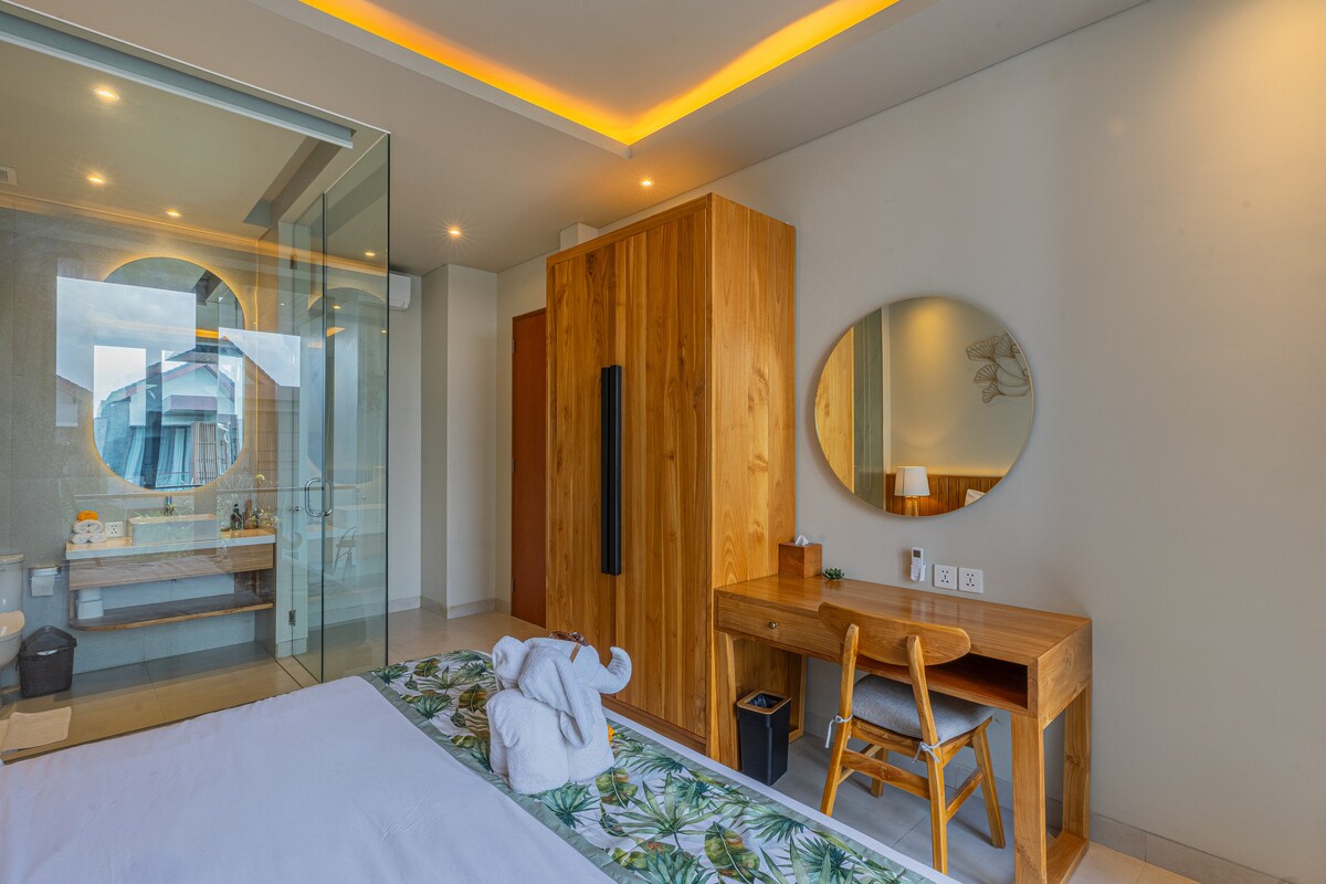Central Tropical Hideaway 3 Bedroom Private Villa in Canggu — image 12