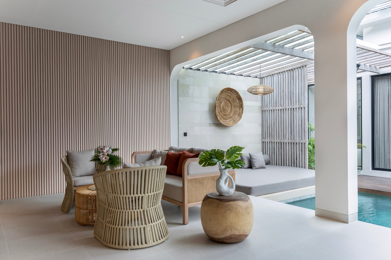 Deneva - Pool & Bathtub Villa, Near Berawa Beach in Canggu, Bali — image 15