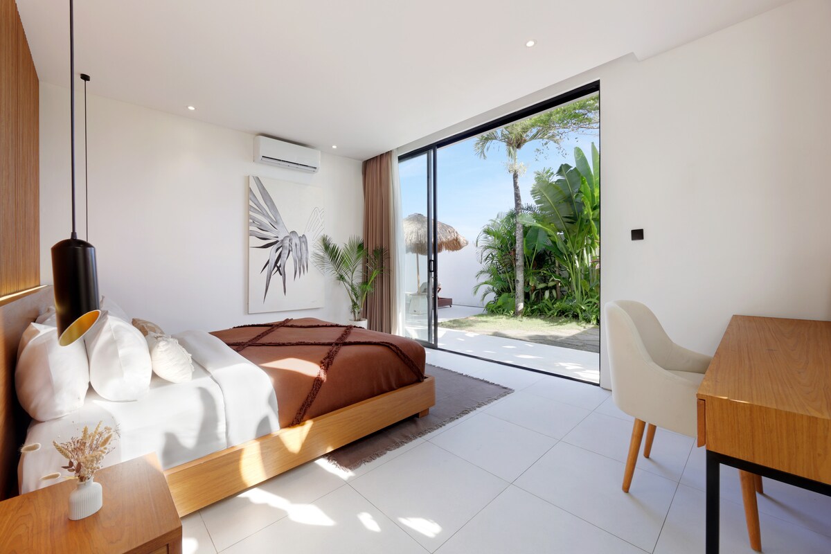 Peaceful Garden Sanctuary 3 Bedroom Private Villa in Canggu
