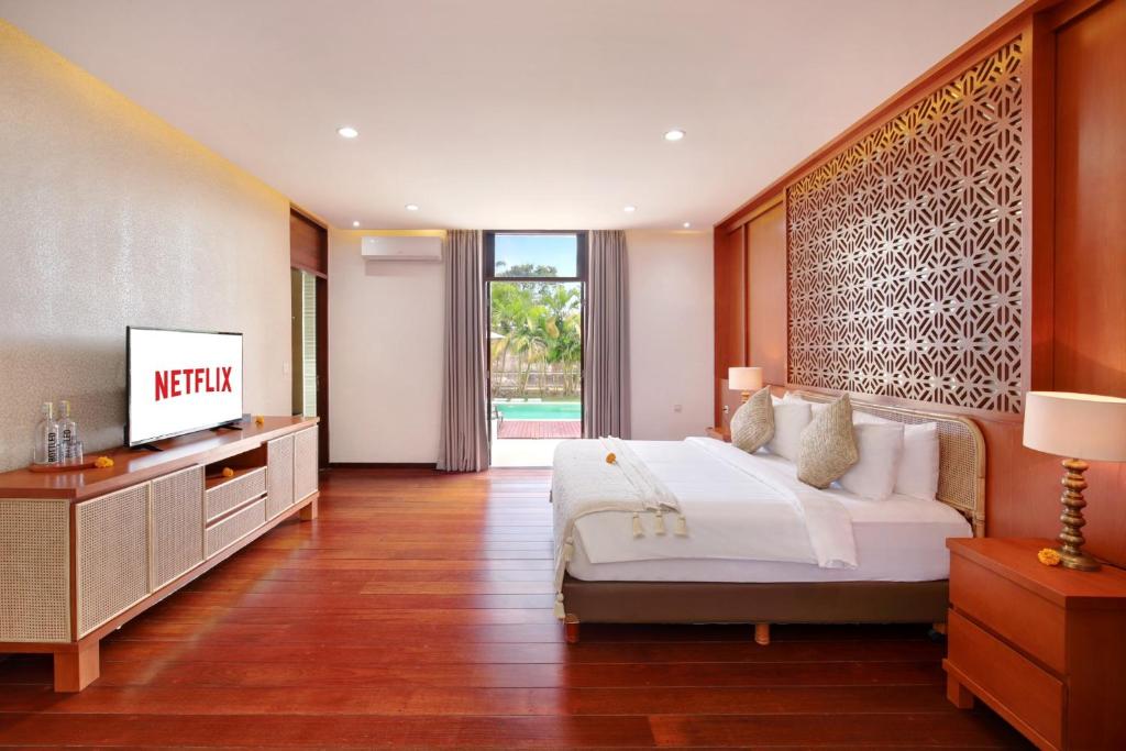 Luxurious Getaway Estate 5 Bedroom Private Villa in Canggu — image 1