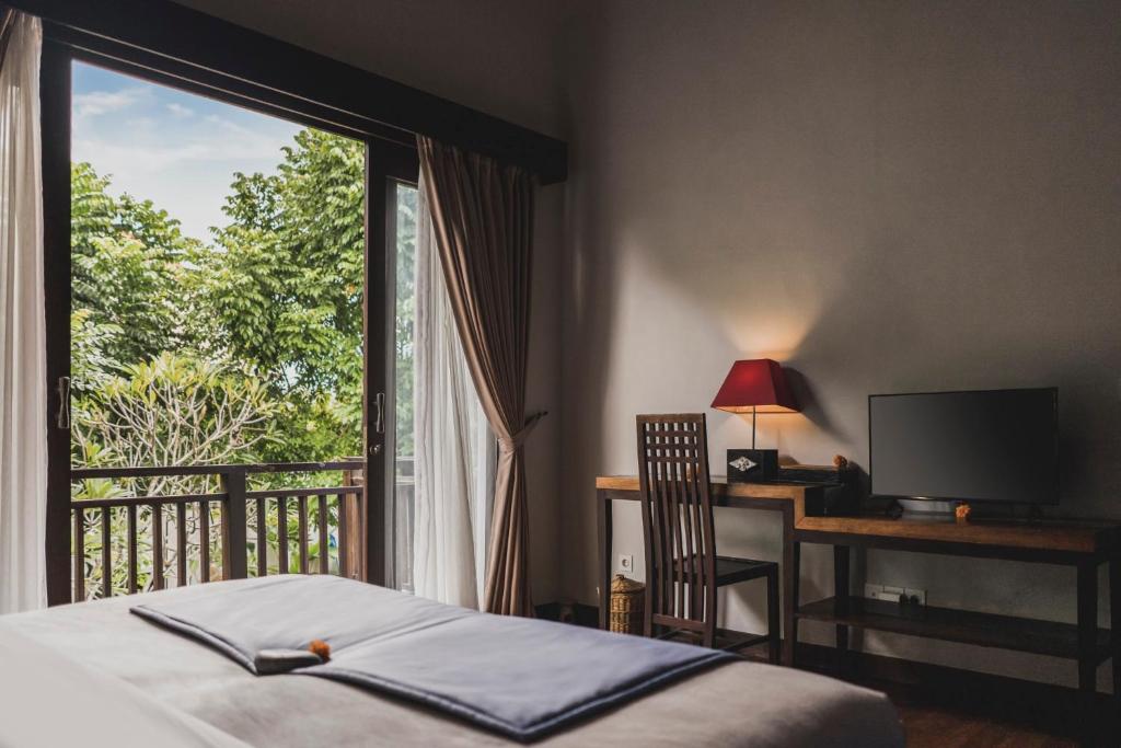 Poolside Balcony Retreat 2 Bedroom Private Villa in Canggu — image 4