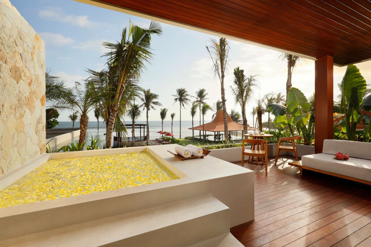Secluded Coastal Hideaway 3 Bedroom Private Villa in Tabanan — image 4