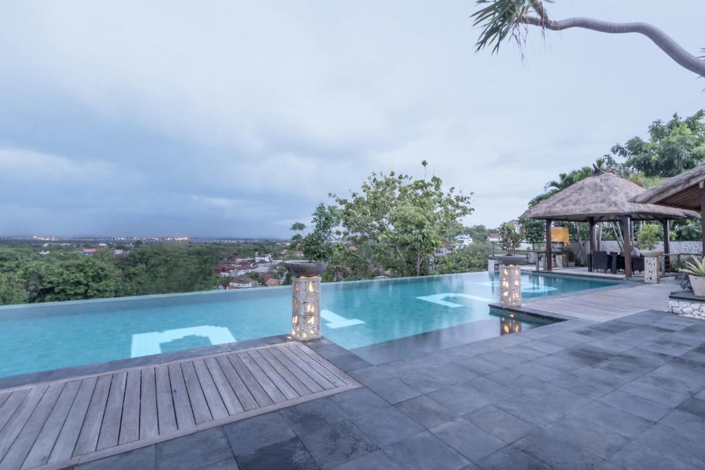 Grand Coastal Marvel Private Villa in Jimbaran — image 9