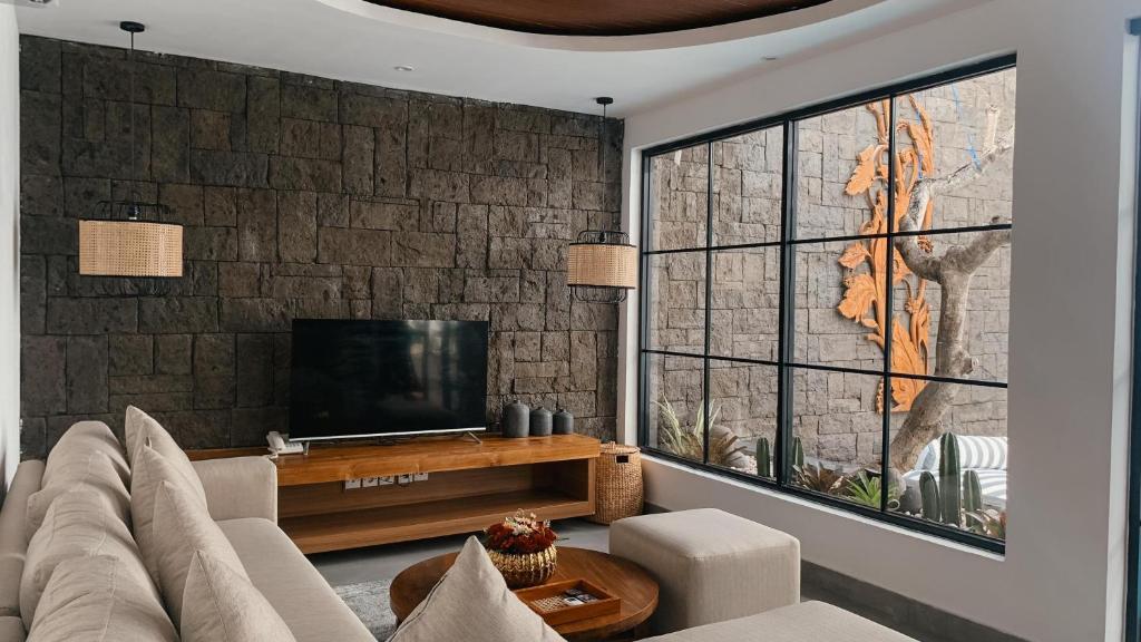 Beachside Surf Retreat 2 Bedroom Private Villa in Canggu — image 2