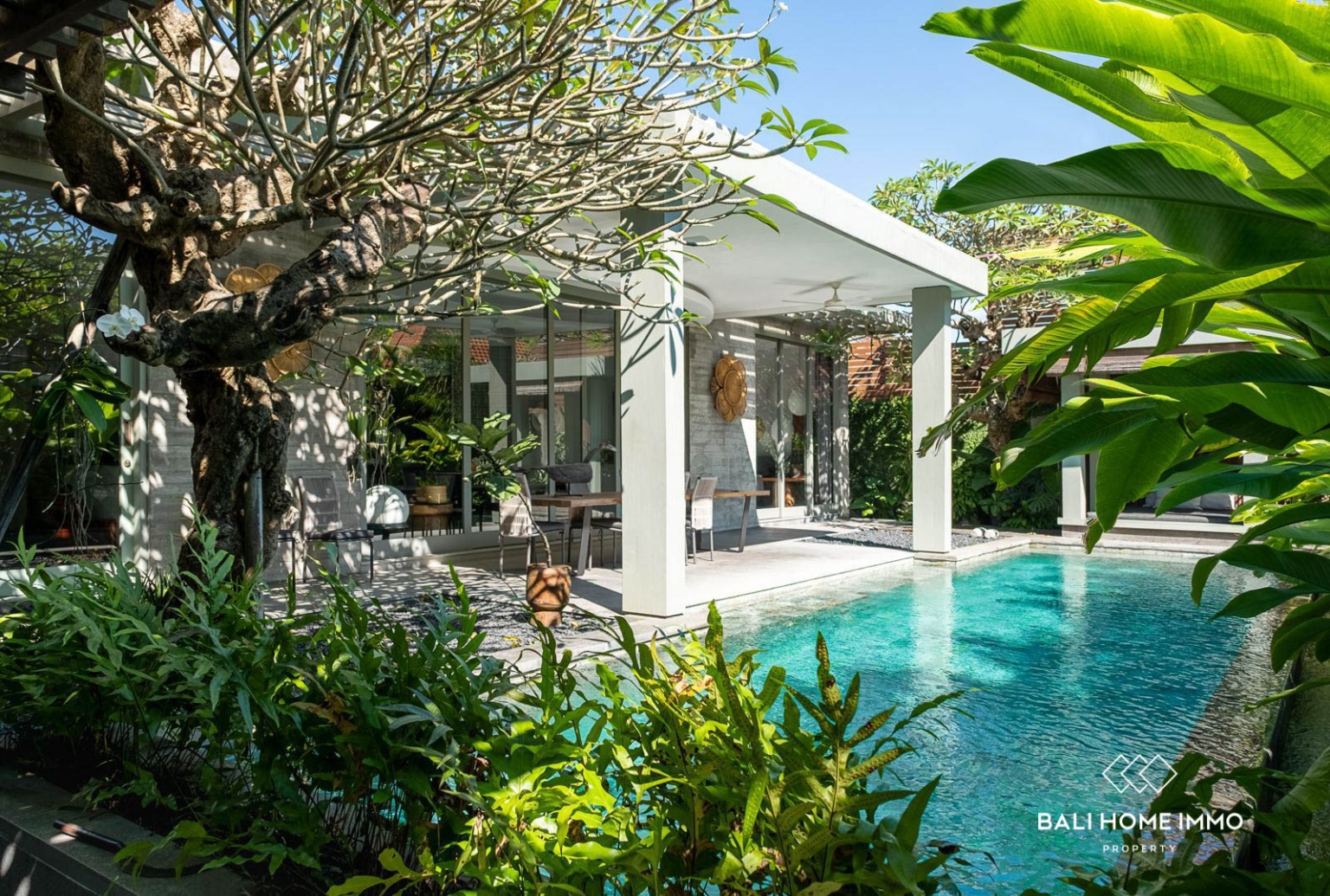 Modern Tropical 3 Bedroom + 1 Office For Rent In Umalas