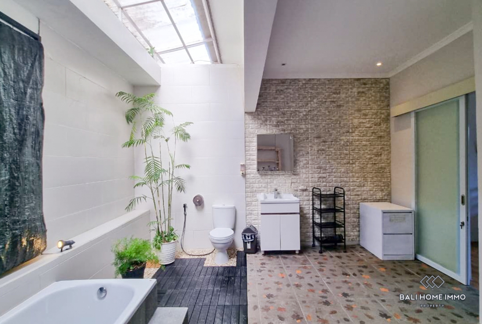 Newly Renovated 2 Bedroom Villa for Yearly Rental in Bali Umalas — image 14