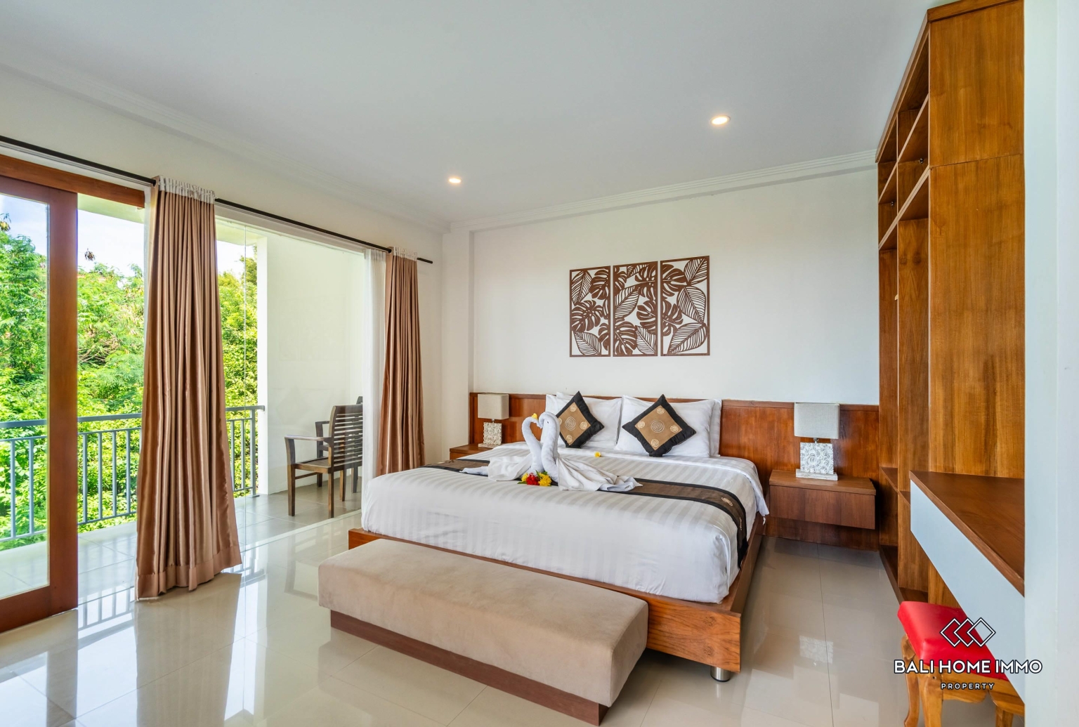 NEWLY RENOVATED OCEAN VIEW 4 BEDROOMS VILLA FOR SALE AND RENT IN BALI - UNGASAN — image 11
