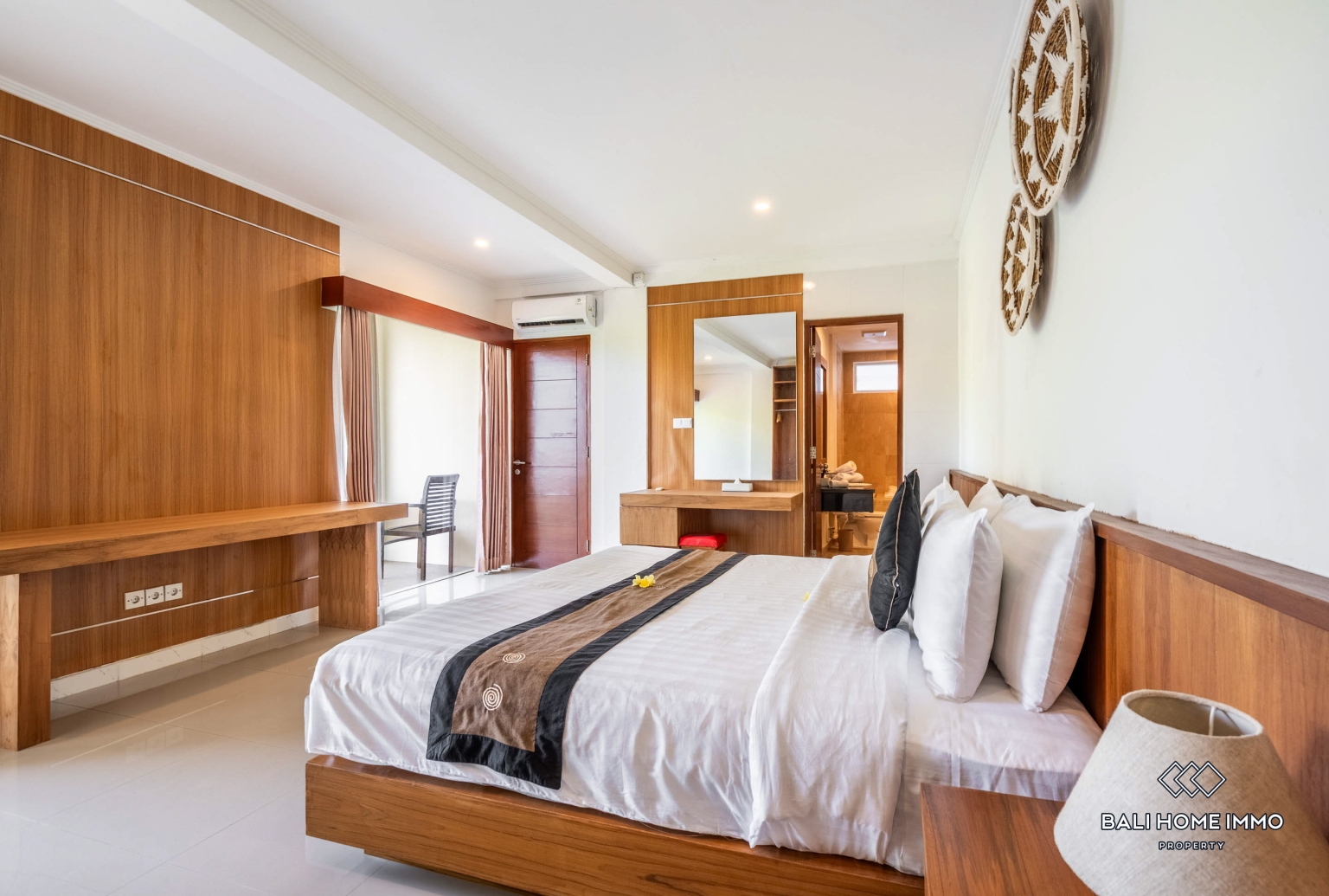 NEWLY RENOVATED OCEAN VIEW 4 BEDROOMS VILLA FOR SALE AND RENT IN BALI - UNGASAN — image 16