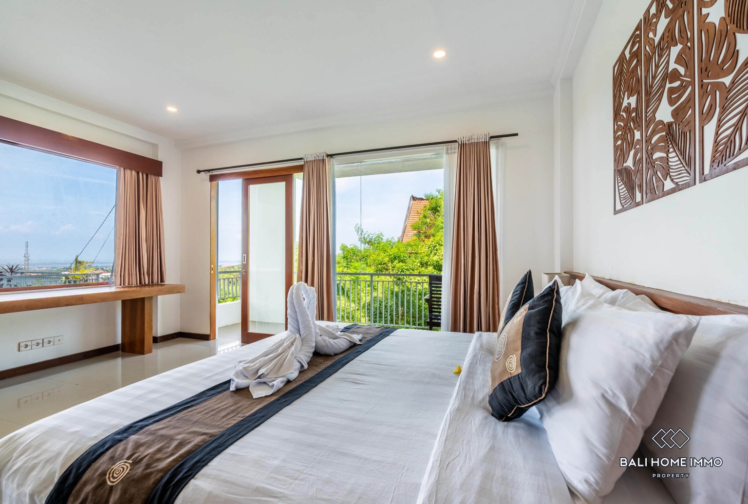 NEWLY RENOVATED OCEAN VIEW 4 BEDROOMS VILLA FOR SALE AND RENT IN BALI - UNGASAN — image 12