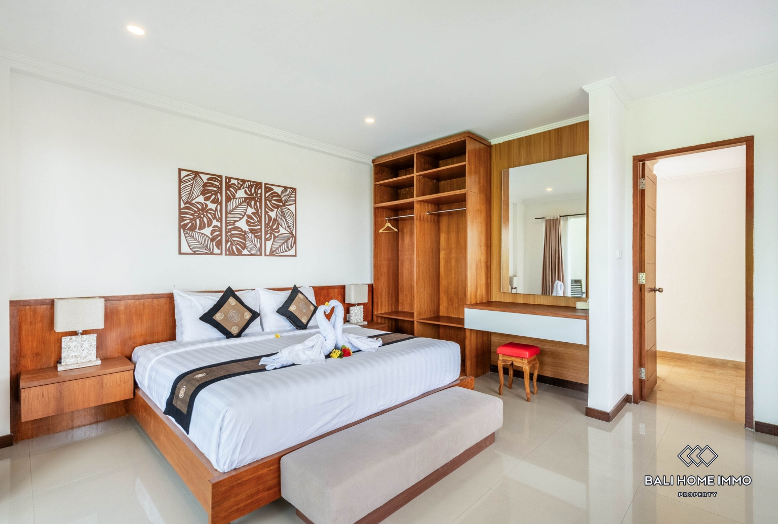 NEWLY RENOVATED OCEAN VIEW 4 BEDROOMS VILLA FOR SALE AND RENT IN BALI - UNGASAN — image 10