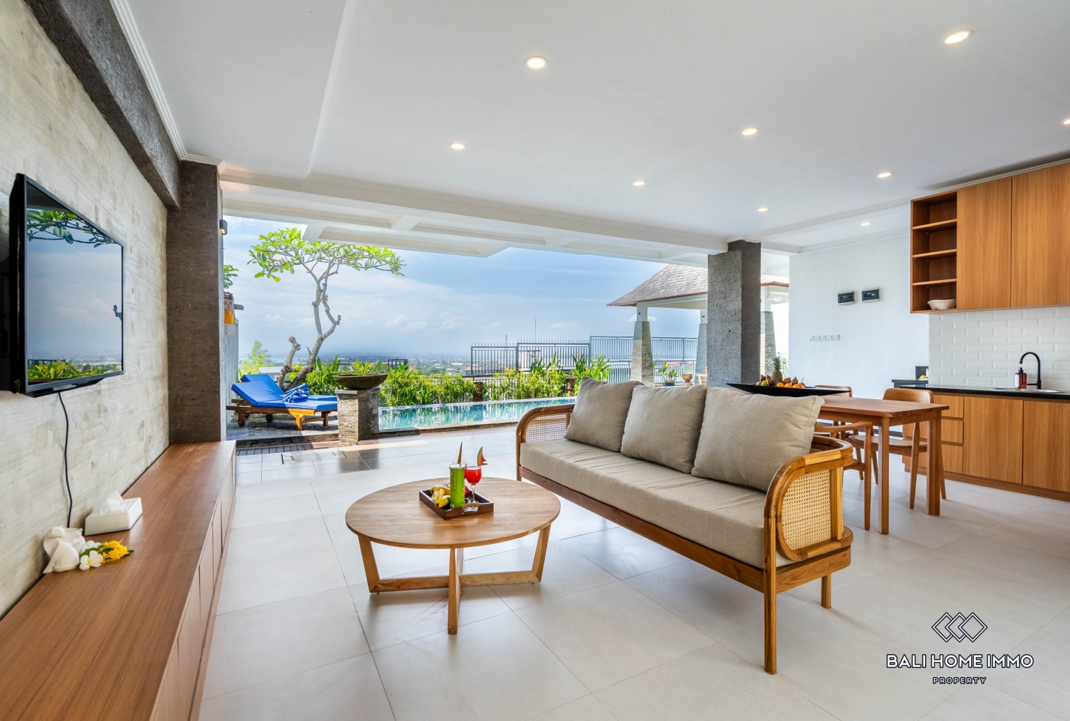 NEWLY RENOVATED OCEAN VIEW 4 BEDROOMS VILLA FOR SALE AND RENT IN BALI - UNGASAN — image 4
