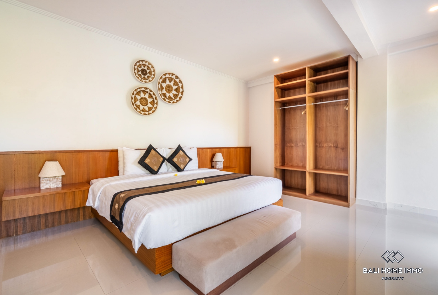 NEWLY RENOVATED OCEAN VIEW 4 BEDROOMS VILLA FOR SALE AND RENT IN BALI - UNGASAN — image 14