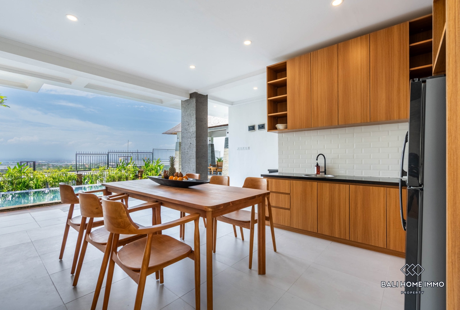 NEWLY RENOVATED OCEAN VIEW 4 BEDROOMS VILLA FOR SALE AND RENT IN BALI - UNGASAN — image 7