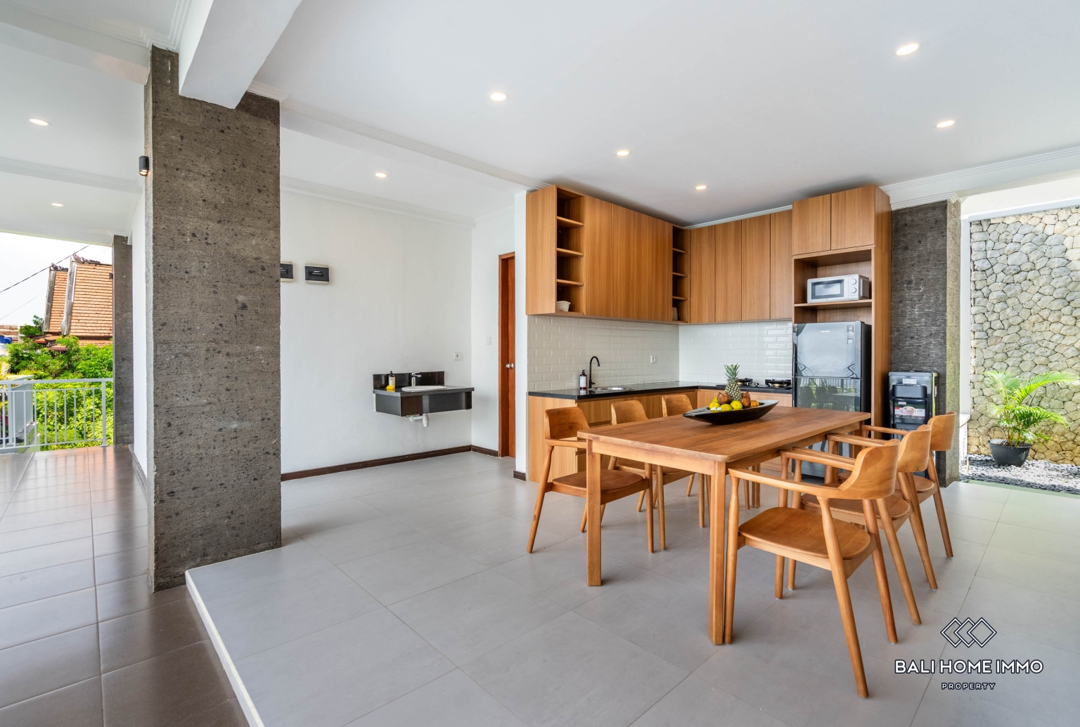 NEWLY RENOVATED OCEAN VIEW 4 BEDROOMS VILLA FOR SALE AND RENT IN BALI - UNGASAN — image 9