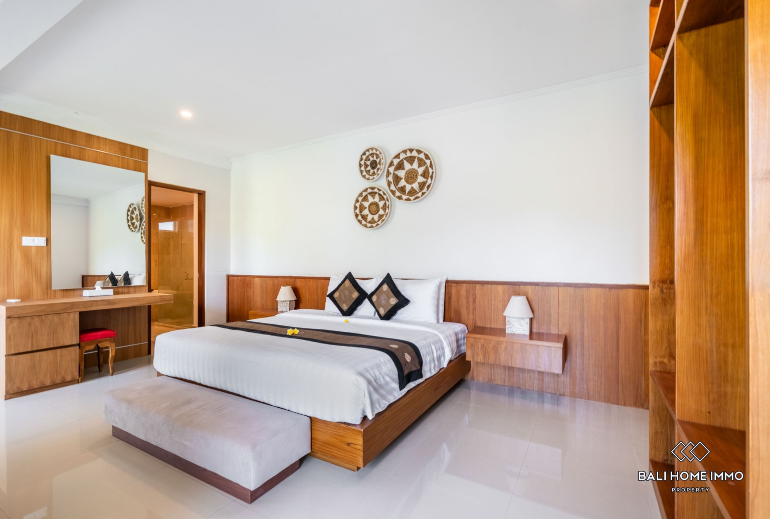 NEWLY RENOVATED OCEAN VIEW 4 BEDROOMS VILLA FOR SALE AND RENT IN BALI - UNGASAN — image 15