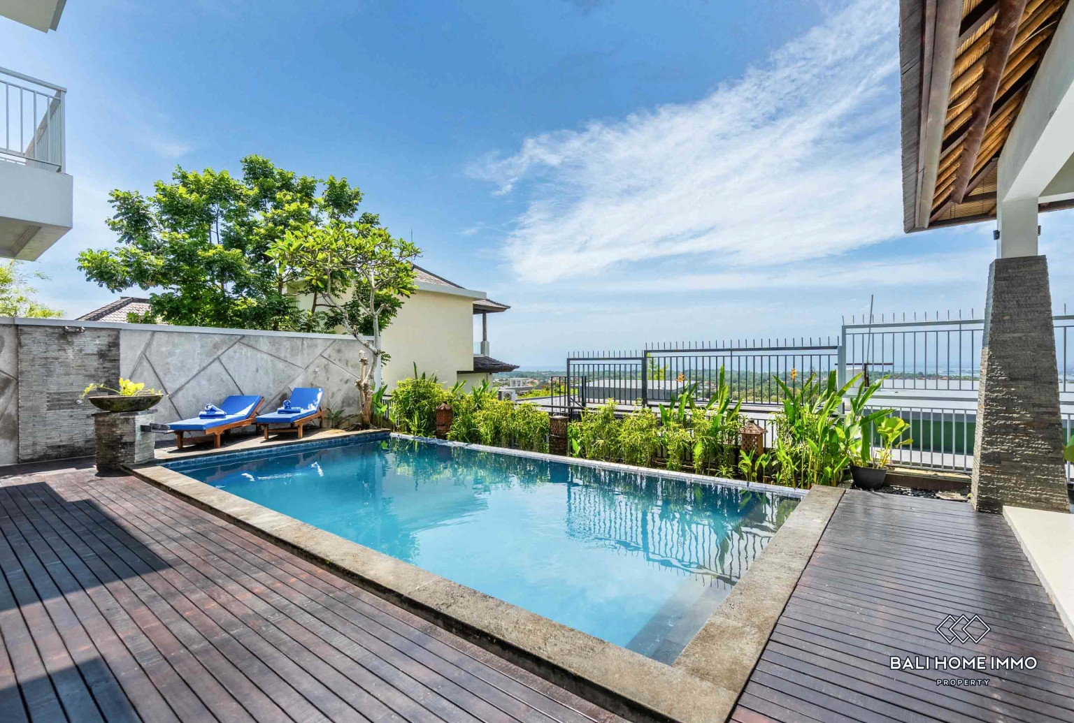 NEWLY RENOVATED OCEAN VIEW 4 BEDROOMS VILLA FOR SALE AND RENT IN BALI - UNGASAN — image 3