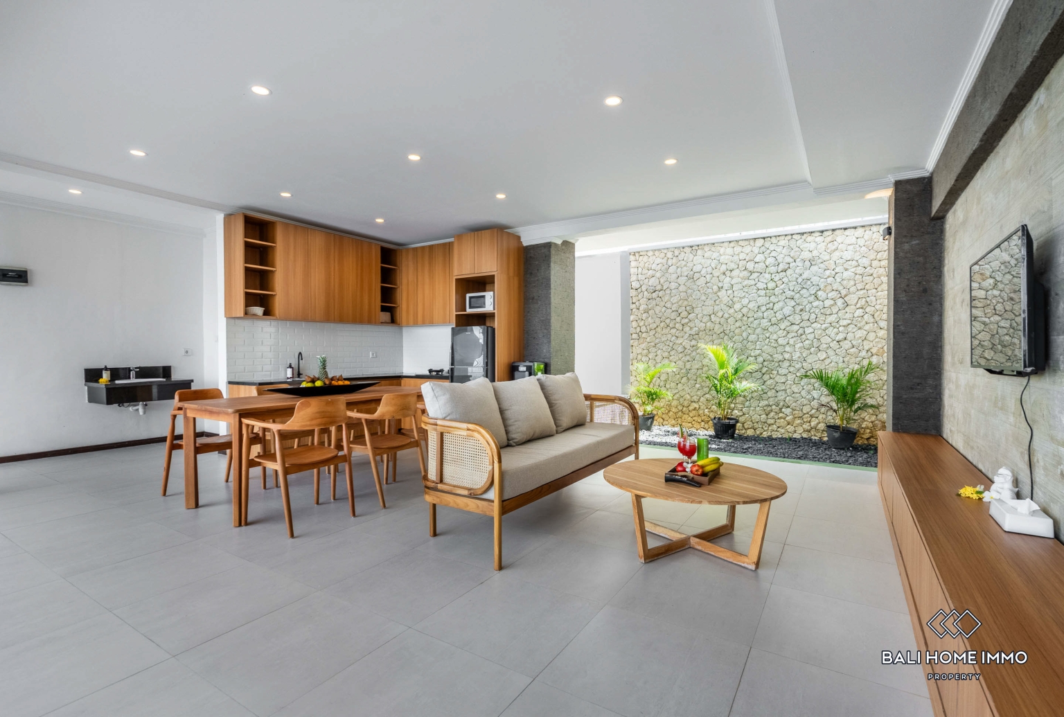 NEWLY RENOVATED OCEAN VIEW 4 BEDROOMS VILLA FOR SALE AND RENT IN BALI - UNGASAN — image 5