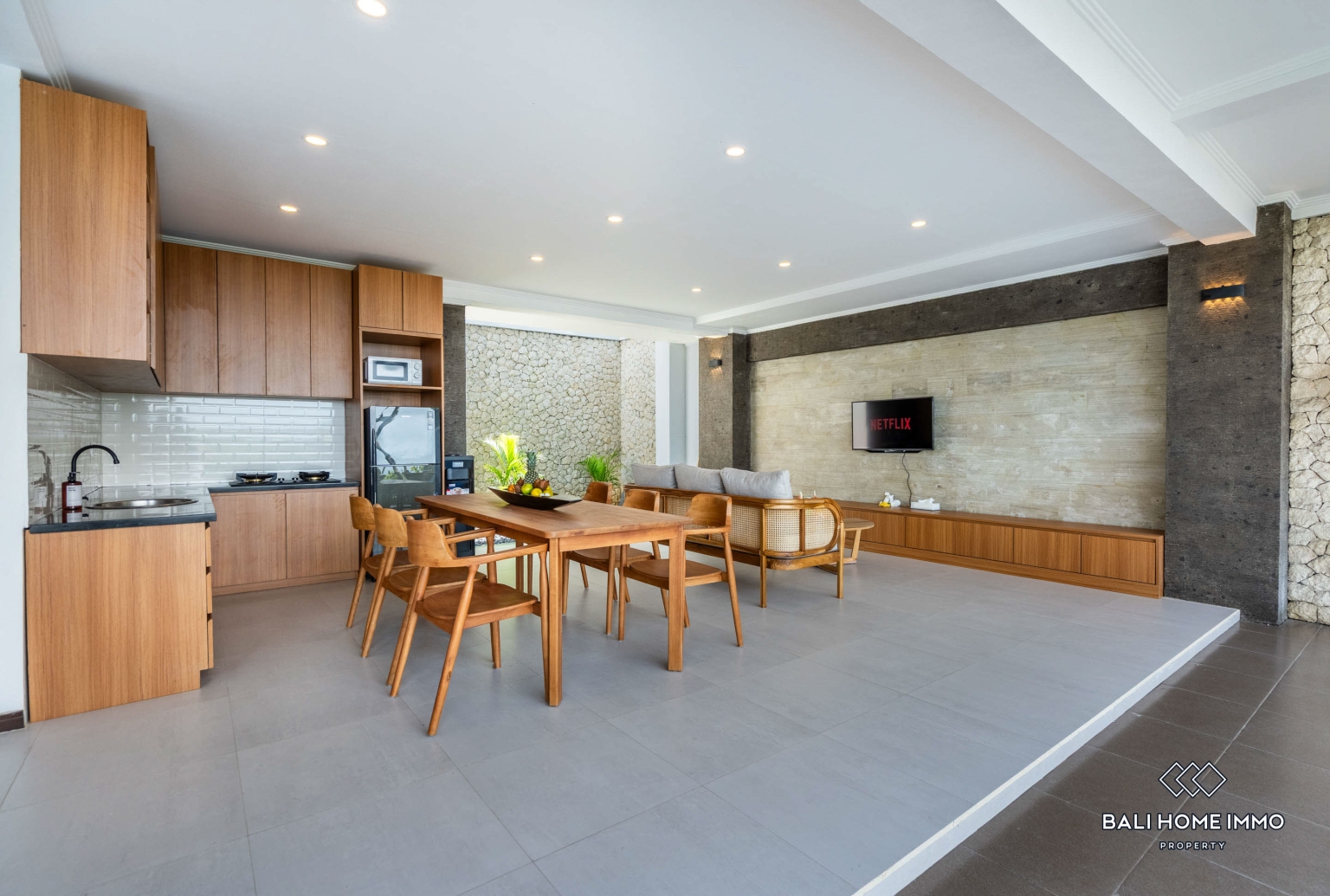 NEWLY RENOVATED OCEAN VIEW 4 BEDROOMS VILLA FOR SALE AND RENT IN BALI - UNGASAN — image 8