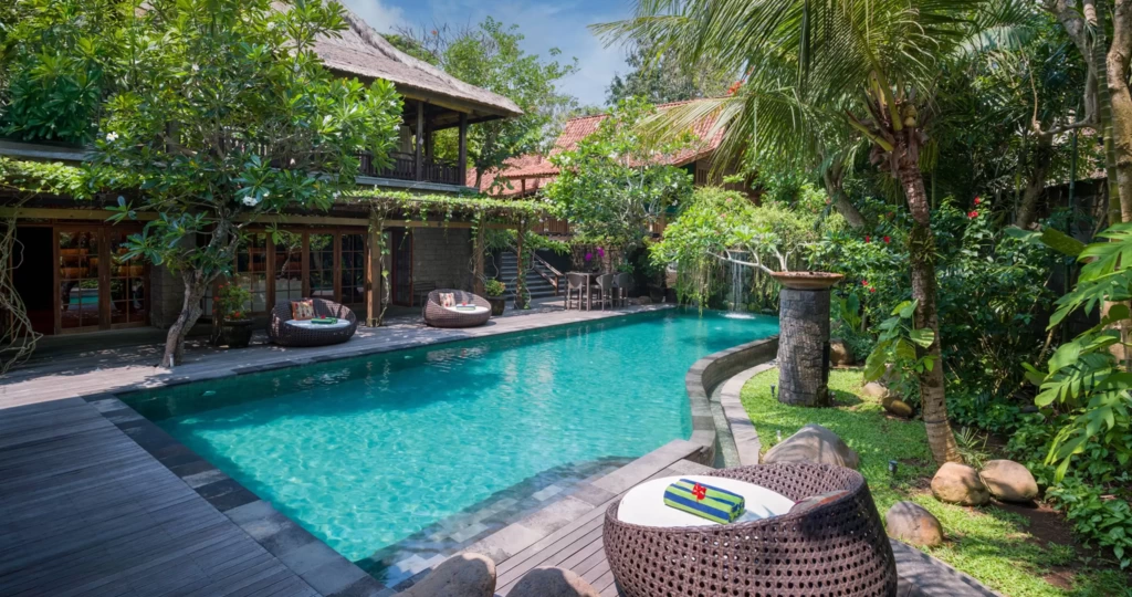 Book Villa Kapungkur Bali: Luxury 5 Bedroom Tropical Haven in Jimbaran — image 5
