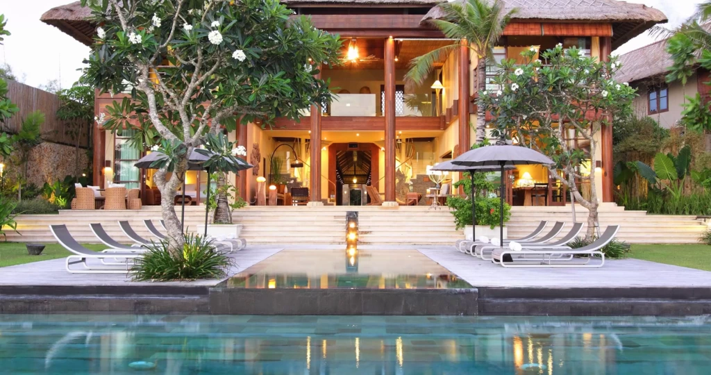 Book Villa Melissa Bali: Beachfront Villa with Tennis Court in Canggu — image 7