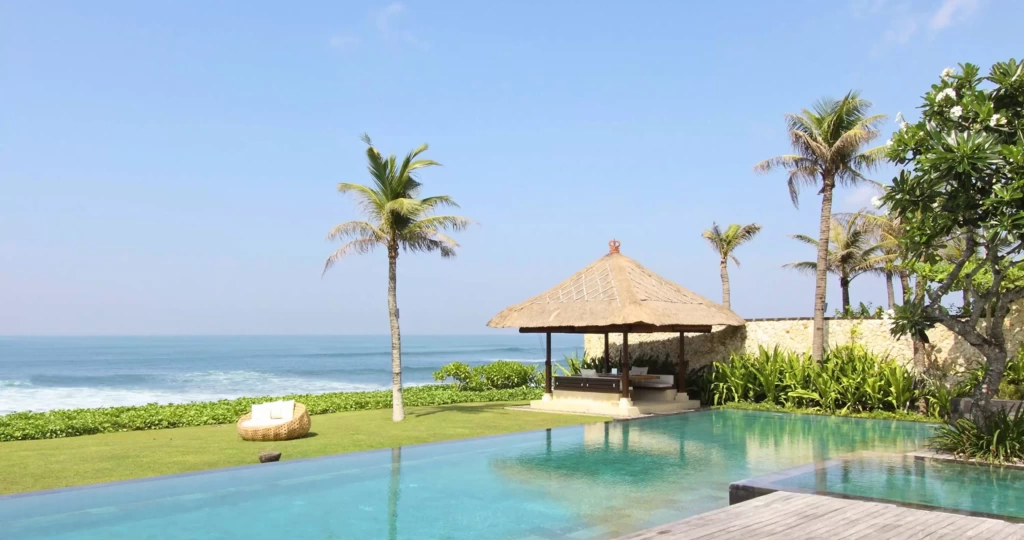 Book Villa Melissa Bali: Beachfront Villa with Tennis Court in Canggu — image 9
