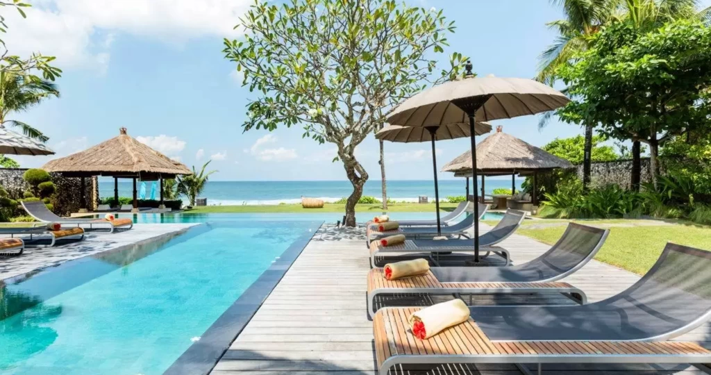Book Villa Melissa Bali: Beachfront Villa with Tennis Court in Canggu — image 11