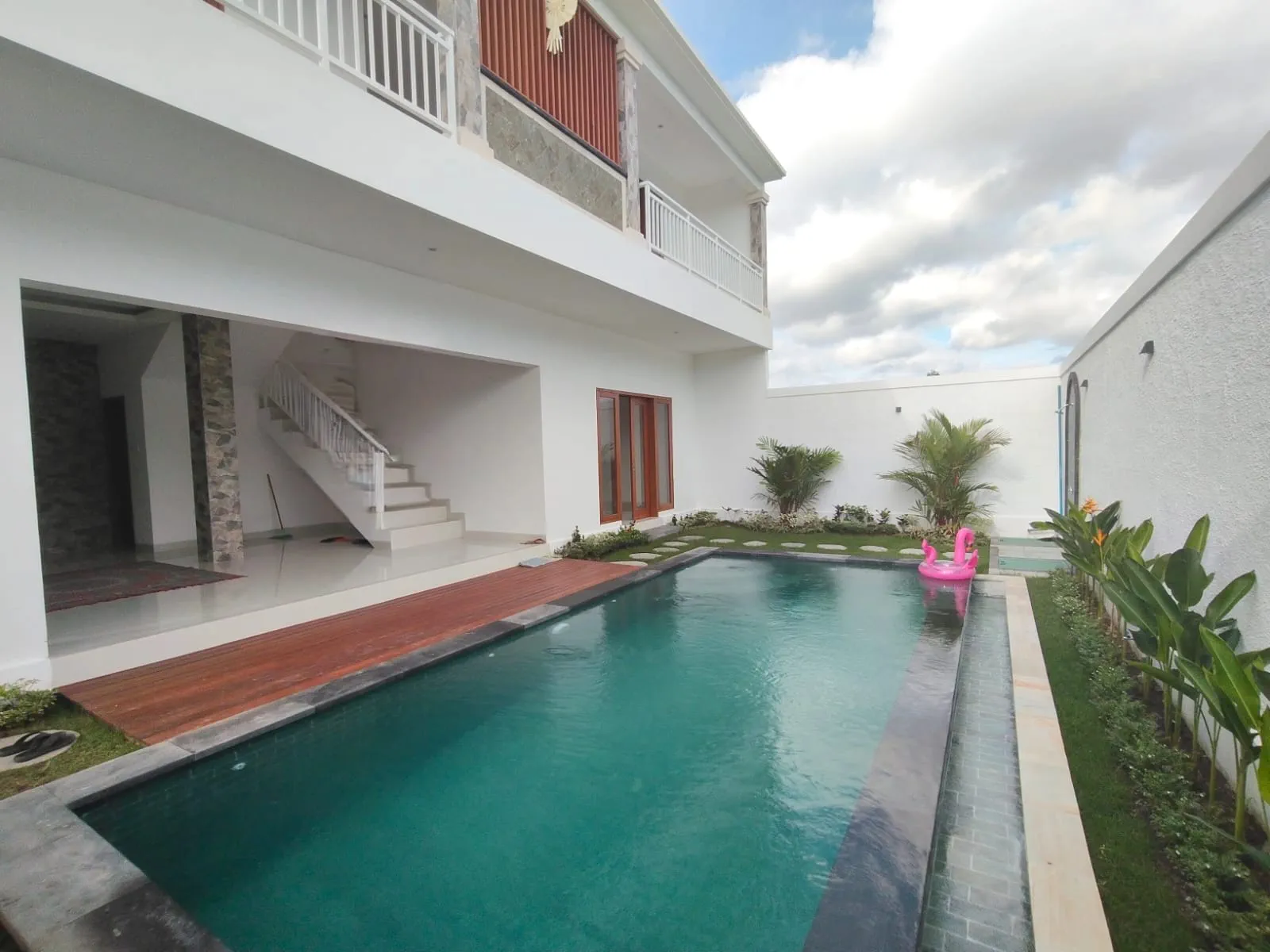 Modern 3-Bedroom Villa with Rooftop and Pool for Rent in Canggu Bali