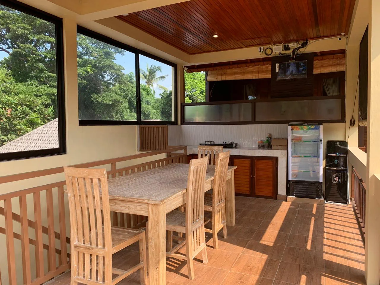 Spacious 4-Bedroom Wooden Villa with Private Pool for Long-Term Rent in Kerobokan — image 2